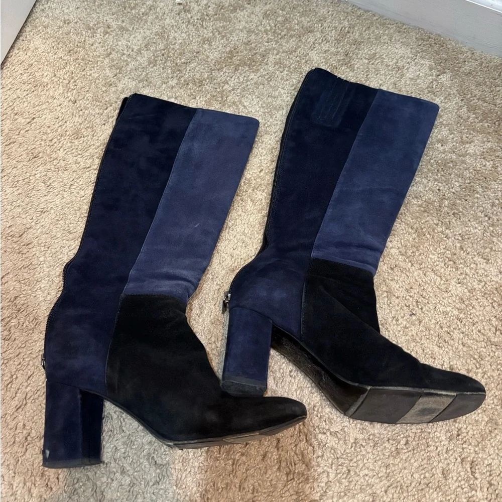 ๐ฅSOLD๐ฅ
Elegant Women's Knee-High Boots in Black and Blue - Picture 1 of 14